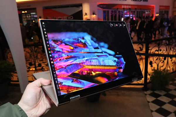 DELL Concept Duet è anche un convertibile 2-in-1 con cerniere a 360 gradi