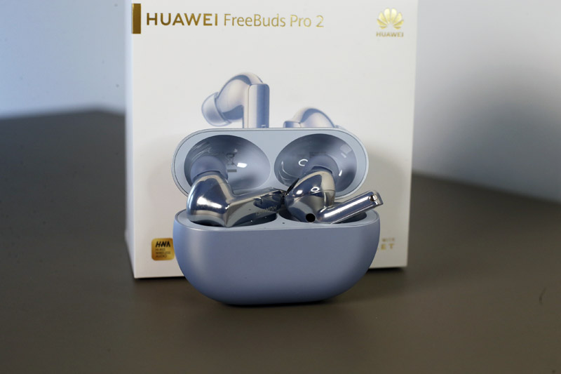 Huawei Freebuds Pro 2 nel loro box di ricarica