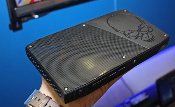 Intel NUC6I7KYK (Skull Canyon) 