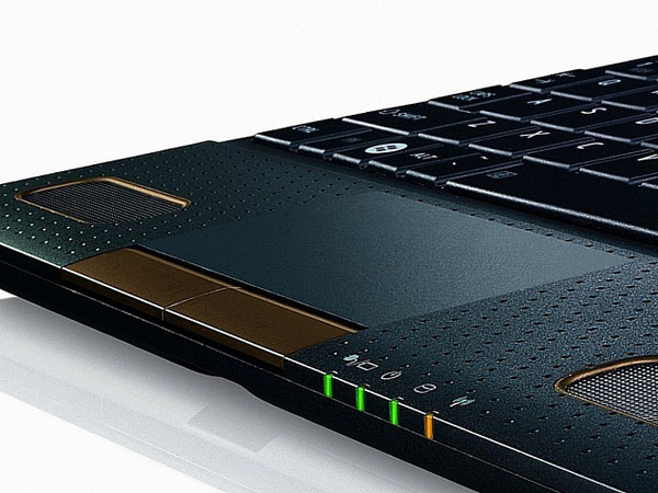 Touchpad e LED del netbook AMD Fusion NB550D